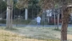 Деца изпотрошиха умишлено нова ограда в столичния кв. "Обеля" (ВИДЕО)
