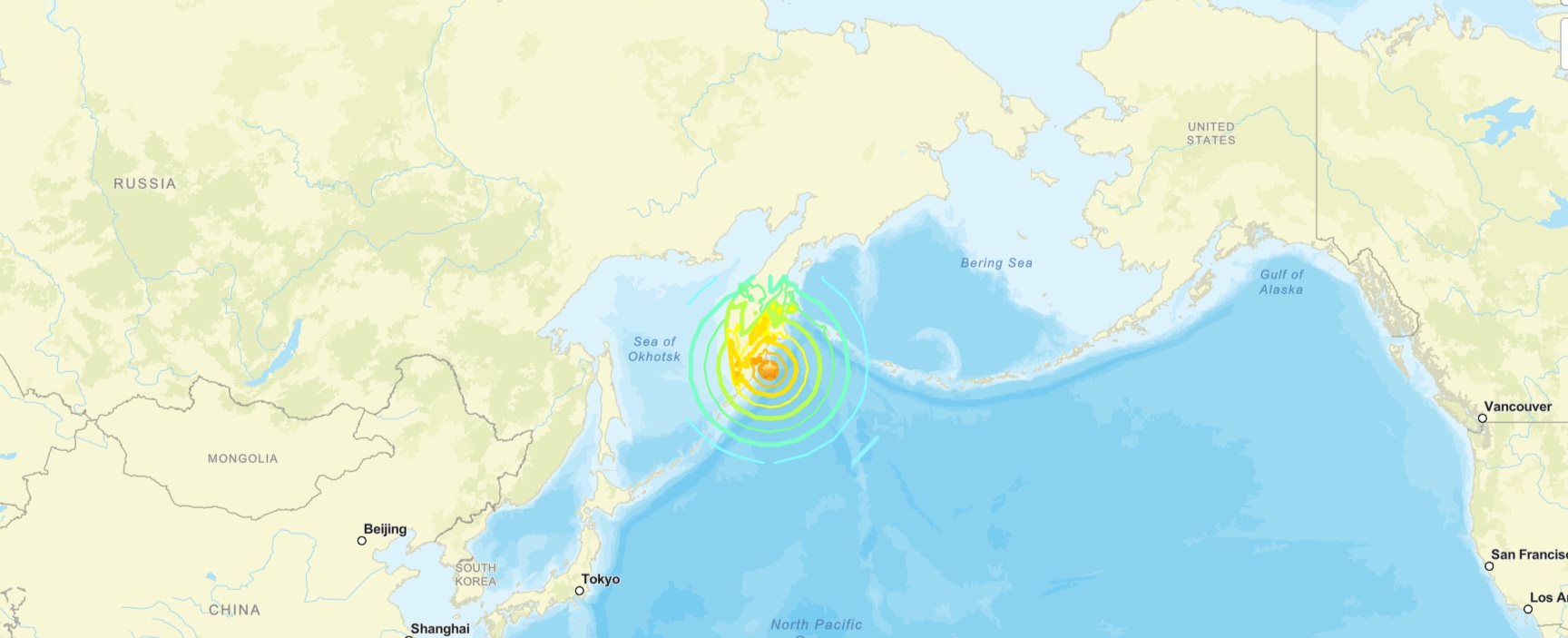 Има реална опасност от цунами и евакуация в Япония и