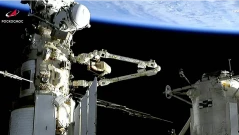 "Роскосмос": Течът на въздух от руския сегмент на МКС продължава