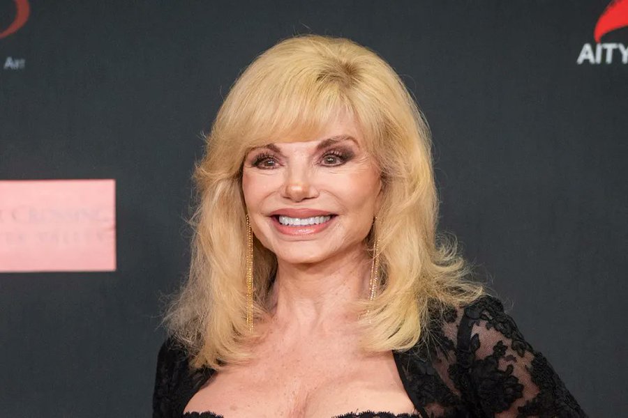 Ролята ѝ в сериала Радио Синсинати донася на актрисата две