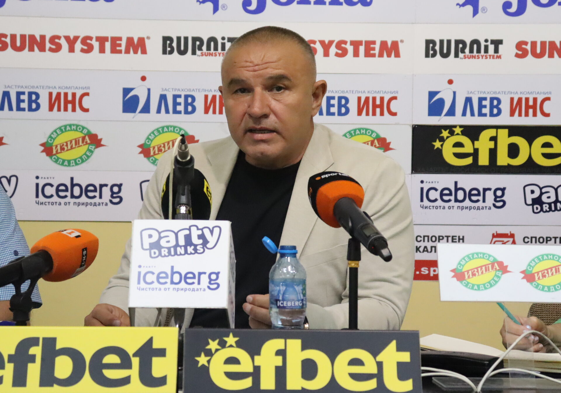 Председателят на Българската федерация по вдигане на тежести Стефан Ботев