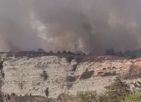Пожар гори в Балчик в района зад надписа за града