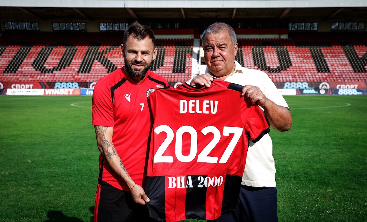 Нападателят на Локомотив София Спас Делев удължи договора си с