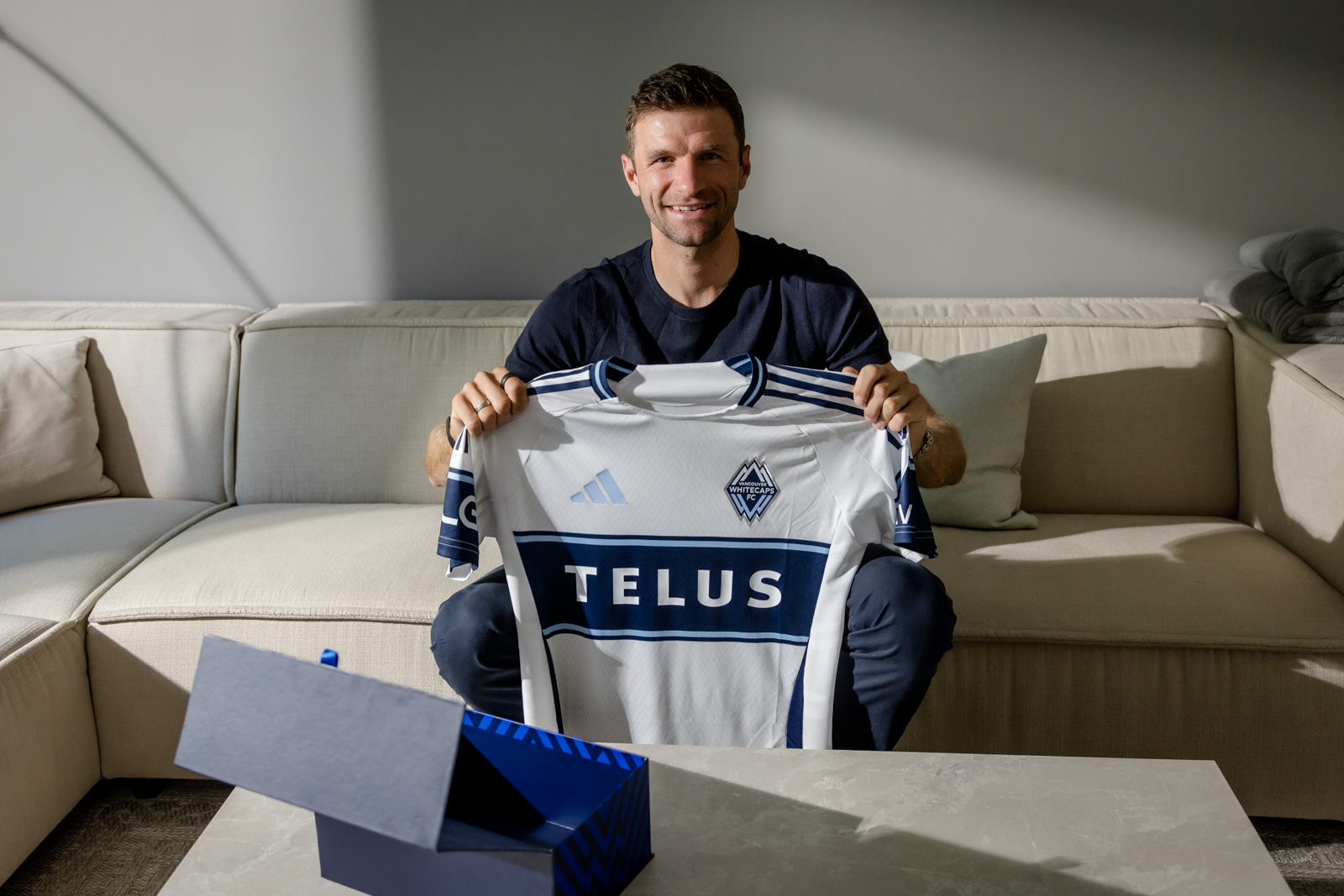 Легендата Томас Мюлер за първи път позира с новия си