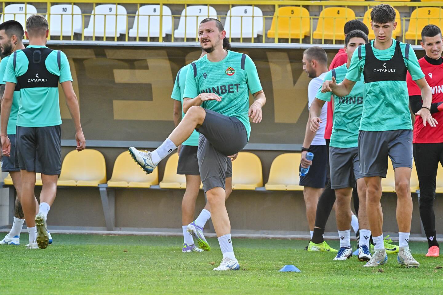 Халфът на Ботев Пловдив Тодор Неделев поднови тренировки наравно със