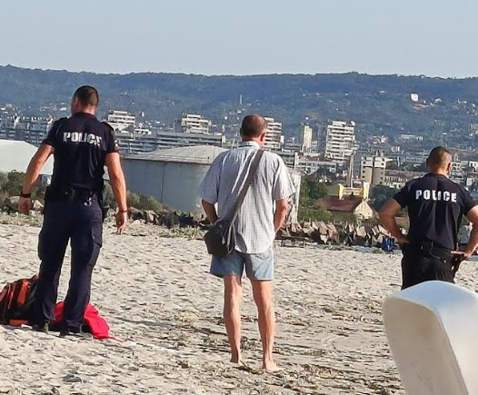 Бурното вълнение спря акциятаПолиция и водолази издирваха вчера сутринта удавник