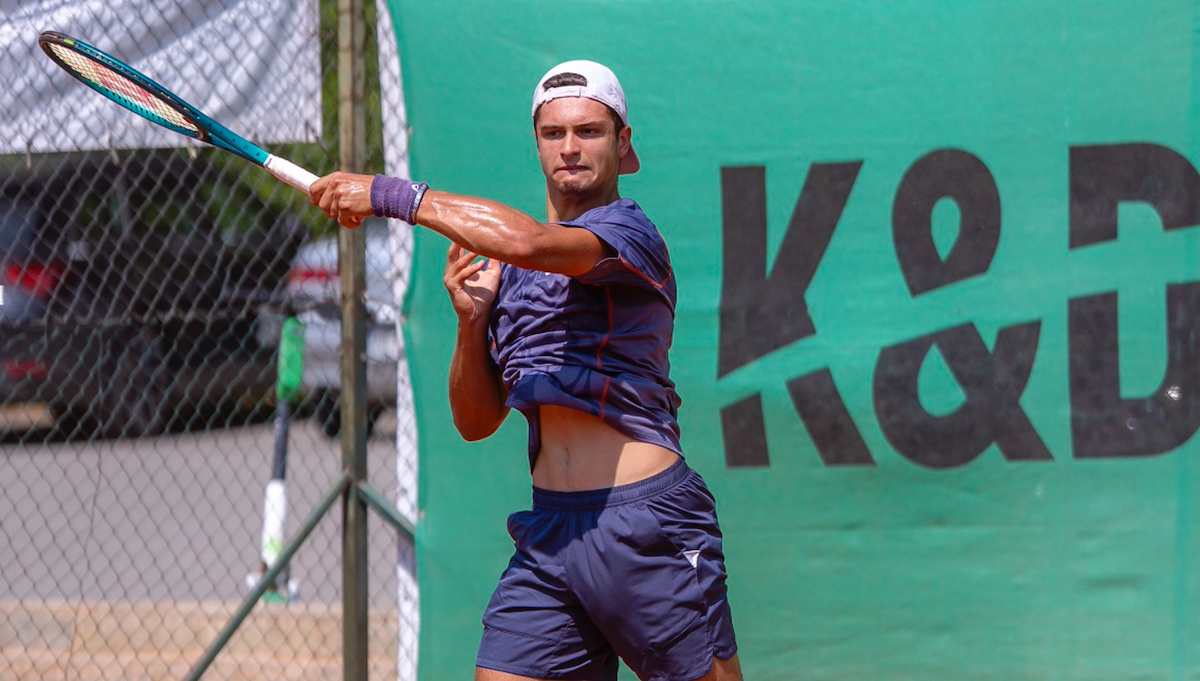 Александър Василев се класира за полуфиналите на сингъл на турнира