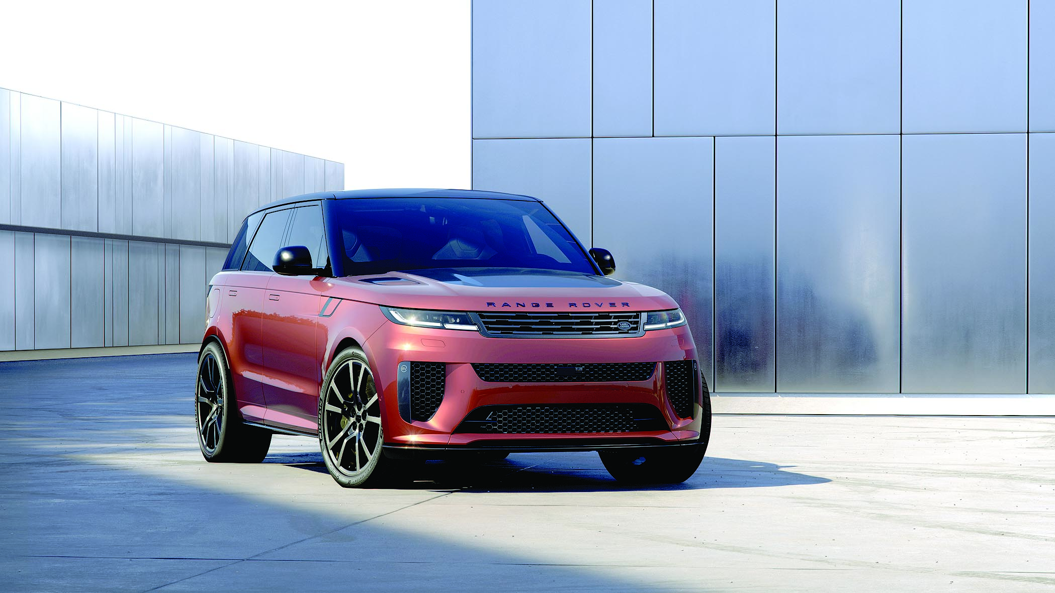 Луксозен SUV с олекотени ексклузивни компоненти и изключителна динамикаСамо джантите