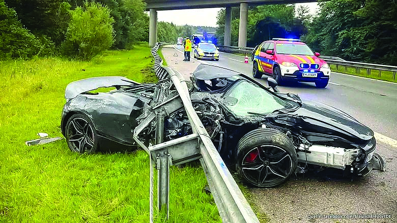 Ако погледнете снимката на катастрофиралия автомобил трудно ще повярвате че