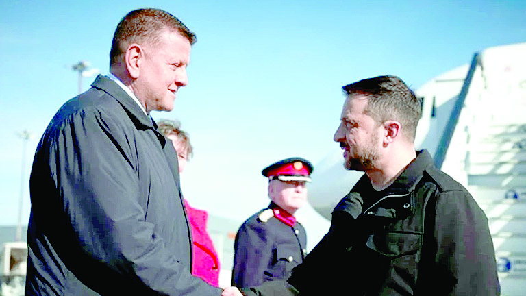 Валери Залужни изглежда маневрира за да замени военновремения президент на