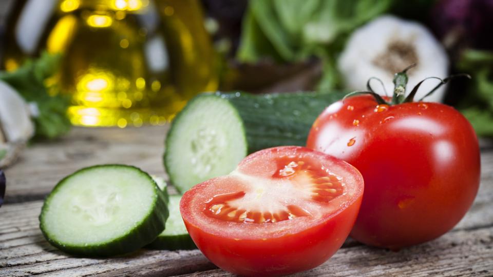 Вдигнаха цените на киселото млякоЗелените чушки поевтиняхаРедица основни храни рязко