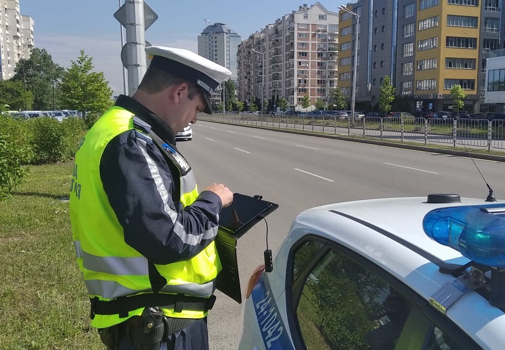 Служители на Районното управление в курортен комплекс Албена са задържали