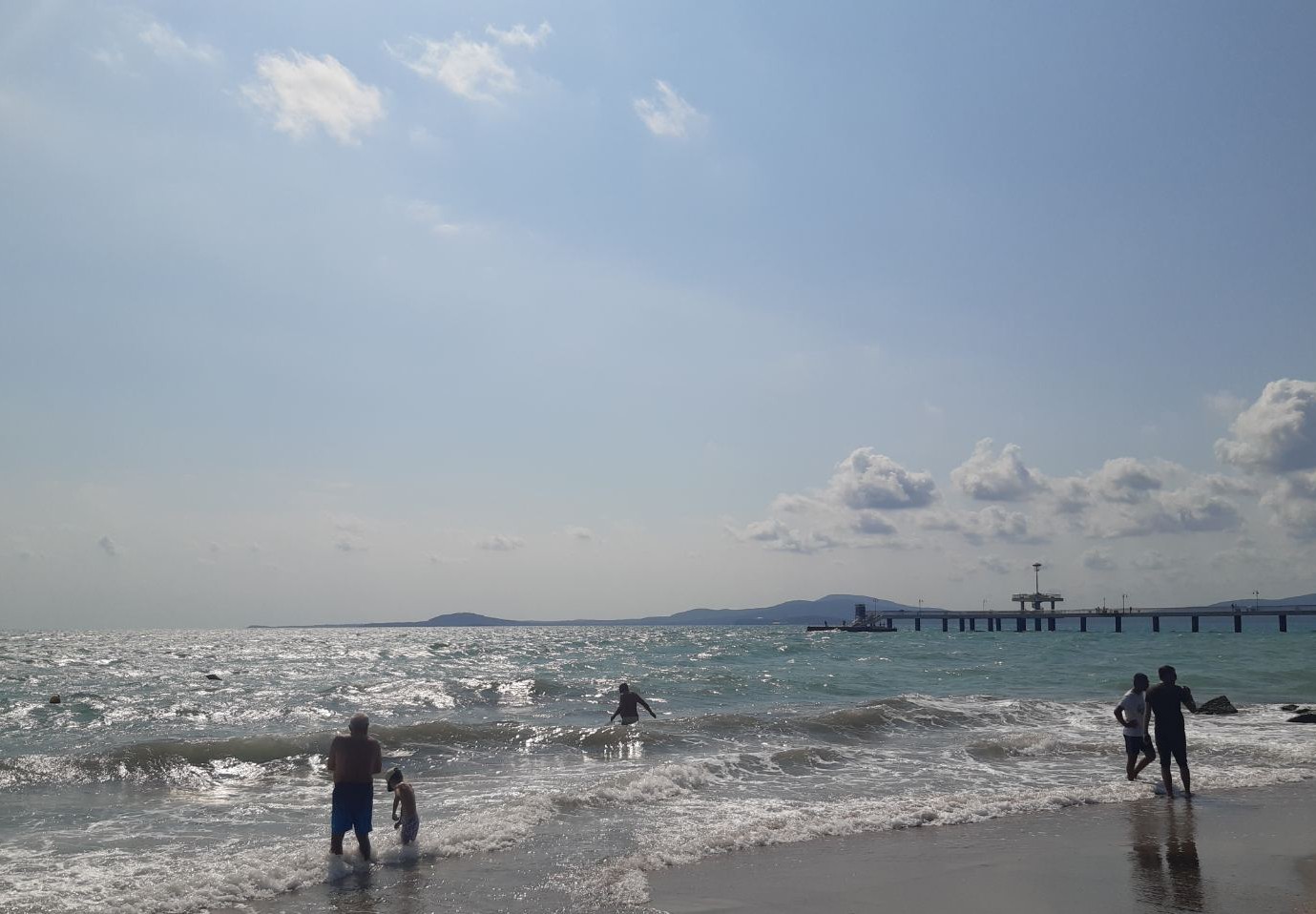 Спасителите пак на ноктиВчера вторник  от сутринта по плажа духаше