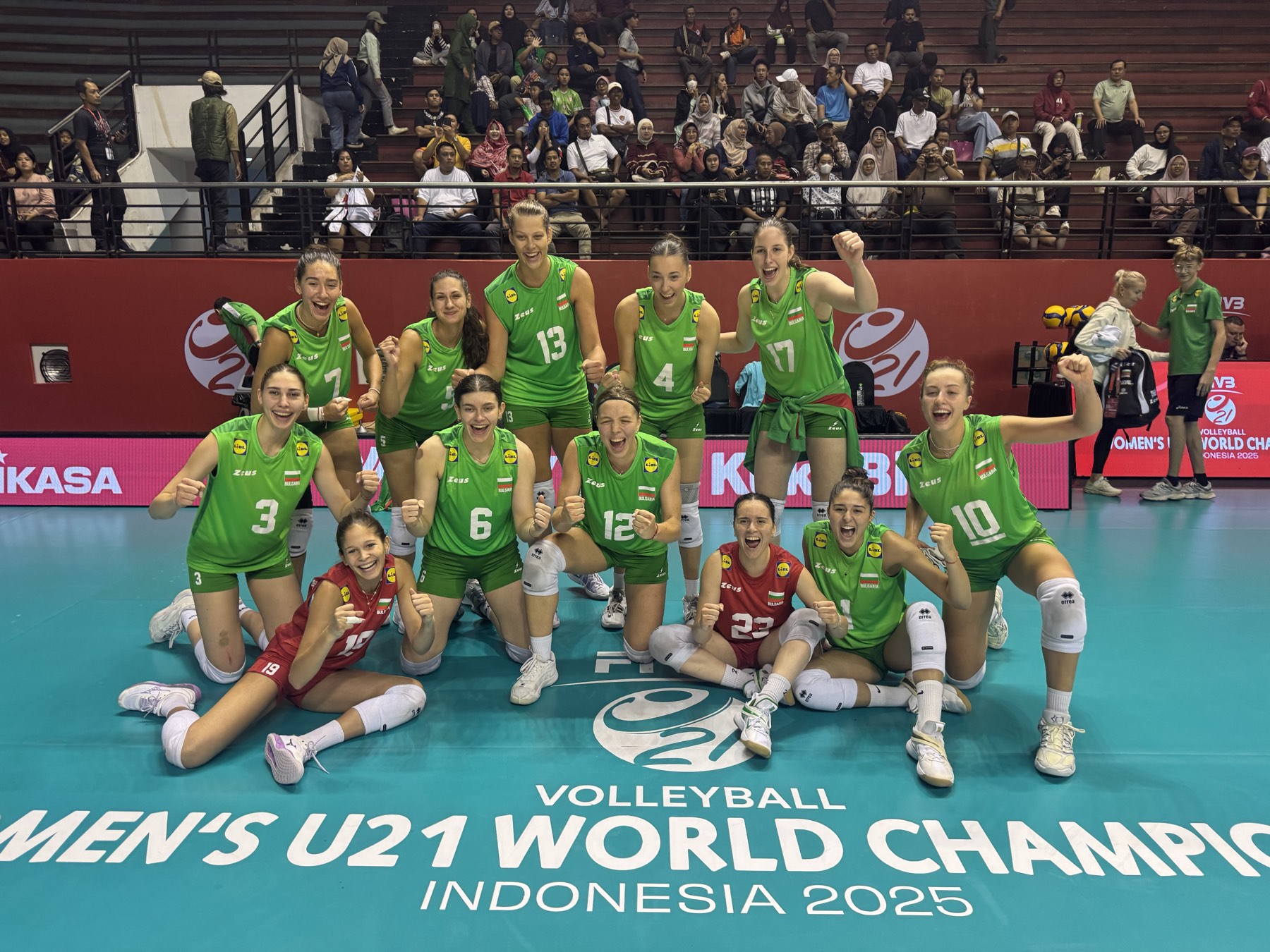 България победи Тайланд с 3 0 25 20 26 24 25 23 и ще