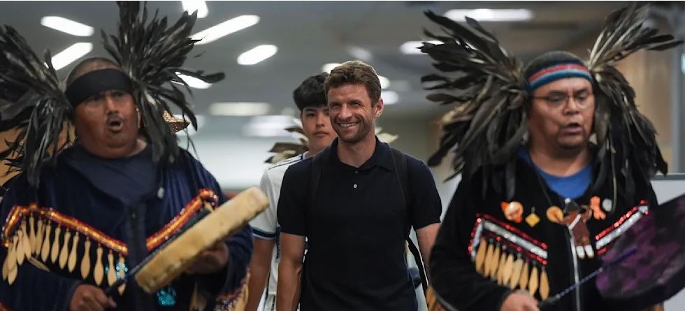 Индиански вождове посрещнаха Томас Мюлер във Ванкувър Легендата вече е