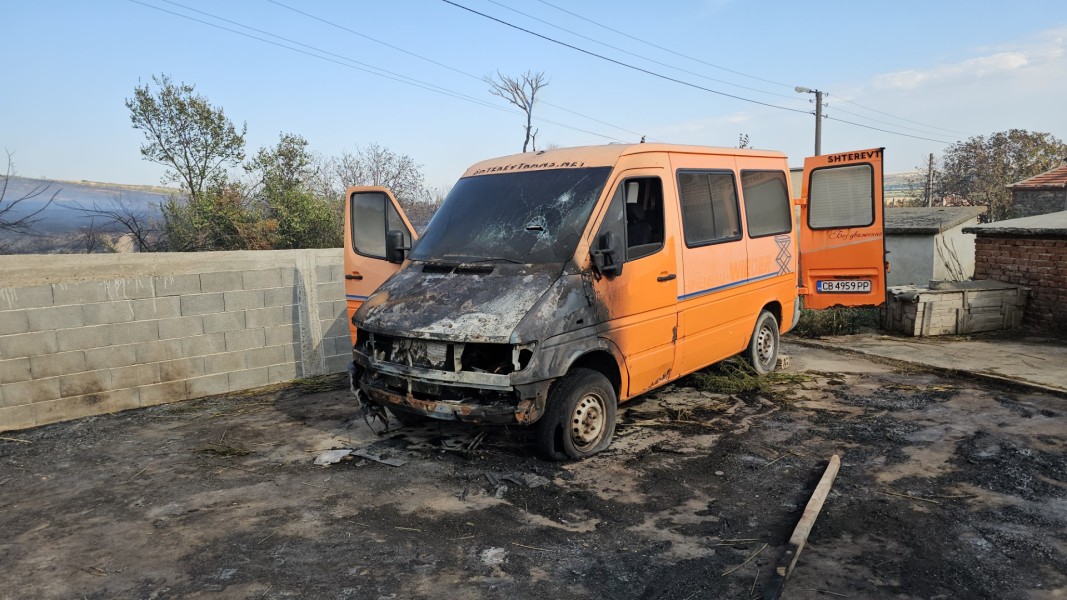 Пожар над сливенското село Селиминово изпепели над 40 декара сухи