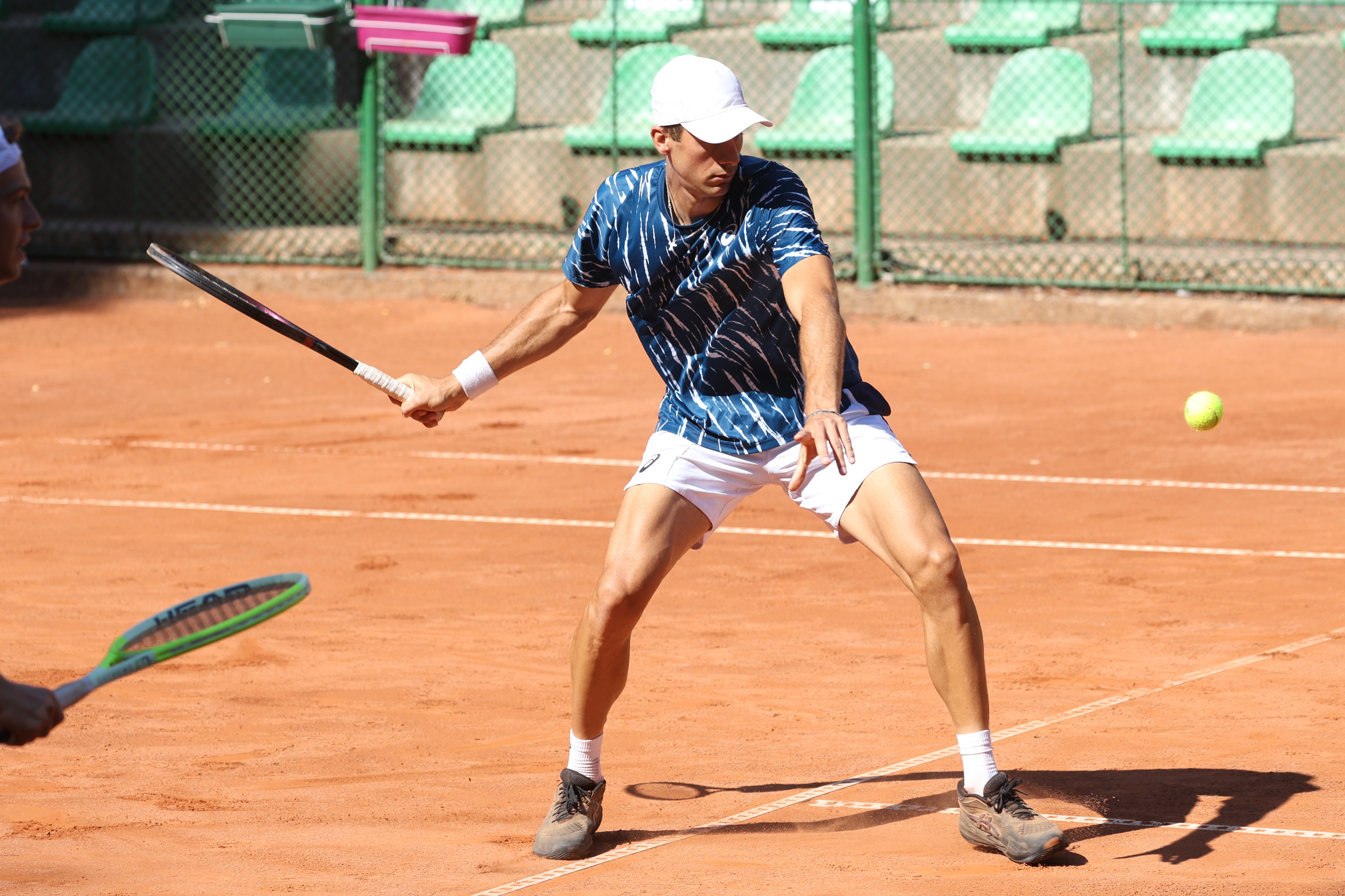 Трима българи ще играят в понеделник на централния корт на