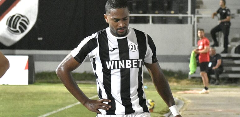 Защитникът на Локомотив Лукас Риян получи контузия по време на