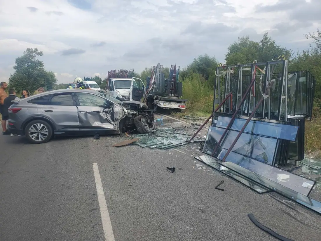 Пътят между селата Звъничево и Лозен е временно затворен заради