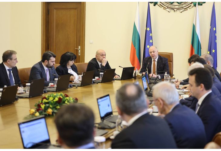 Ведомства вдигат такси преди влизане в еврозонатаУвеличават такса от 20