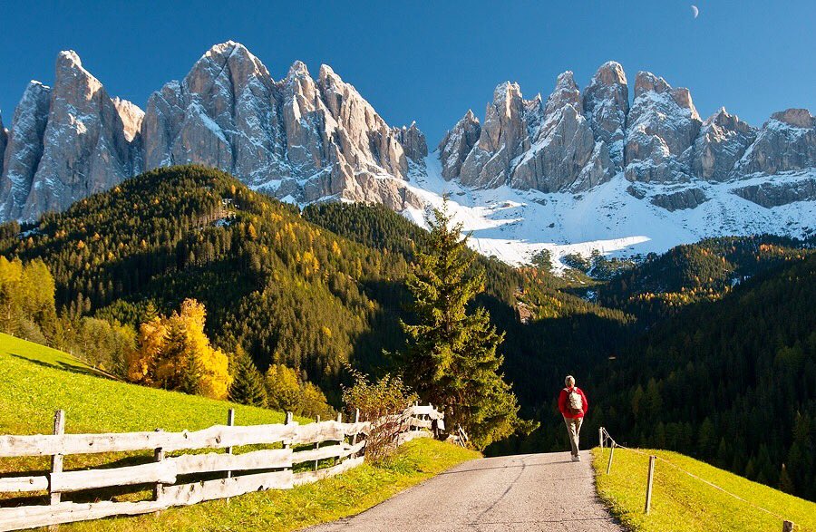 Туристическата мода за екстремни селфита превърна Алпите в предизвикателствоБроят на