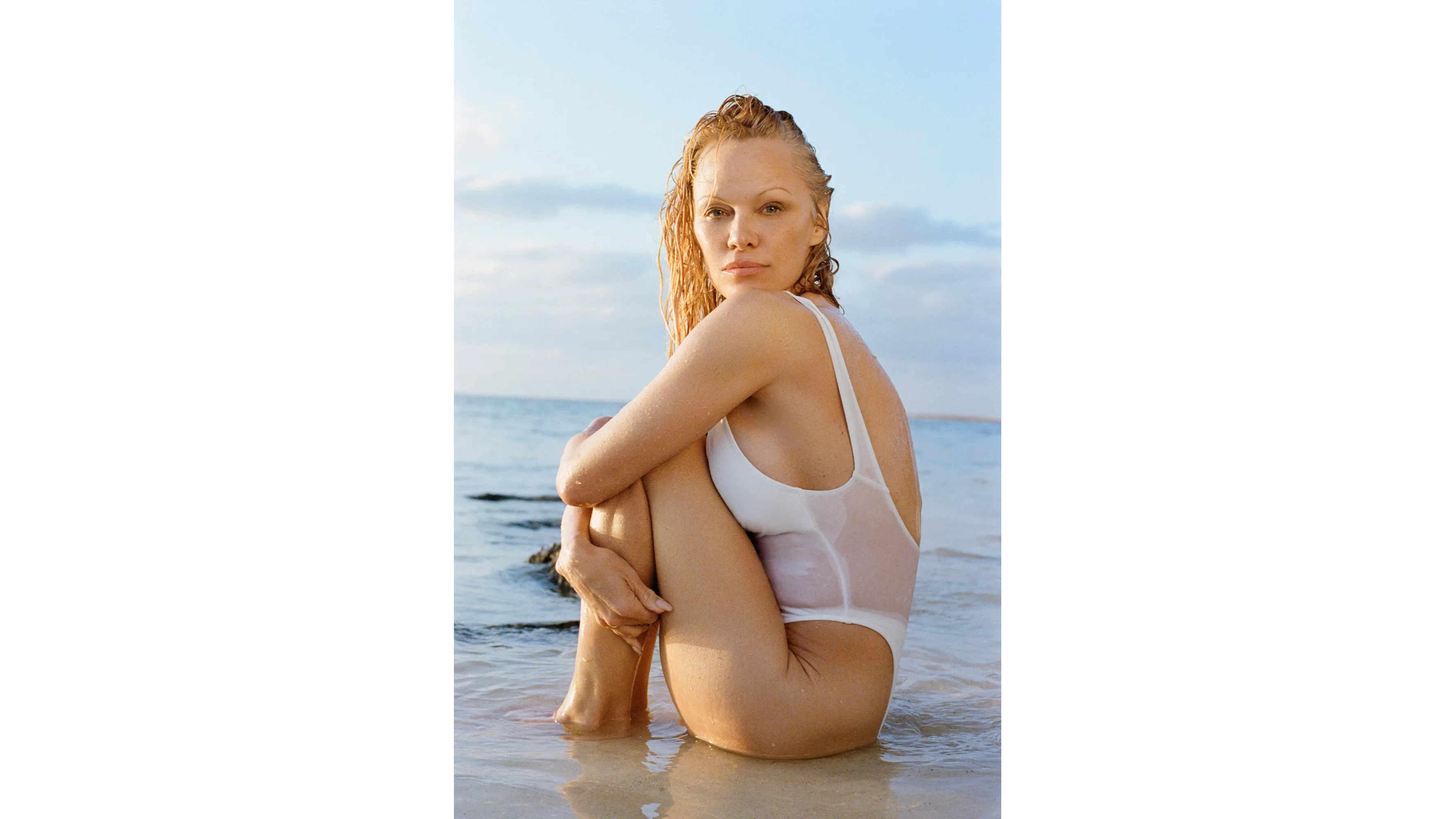 Бомбастичната блондинка Памела Андерсън се завръща в българските кина с