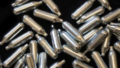 Шофиране след употреба на райски газ да е престъпление