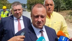 Министърът на регионалното развитие инспектира новия участък на "Хемус"