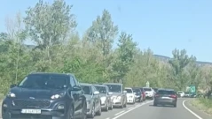Километрични опашки се образуваха по пътя към Гърция