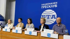 Ние питаме, те не отговарят