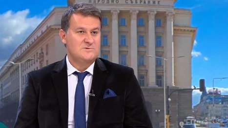 Доц. Милен Любенов