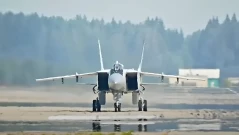 Изтребители МиГ-31И се зареждат с гориво във въздуха, за да изстрелват балистични ракети срещу Украйна от по-дълбоки бази