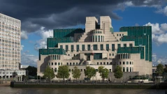 MI5 предупреждава британските политици за шпионски опити на Китай и Русия