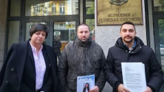 Почернени родители и граждани поискаха оставката на председателя на ВКС