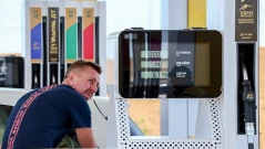 В Русия започнаха да разреждат бензина, китайските коли се чупят