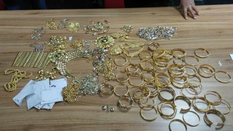 Контрабандни златни бижута