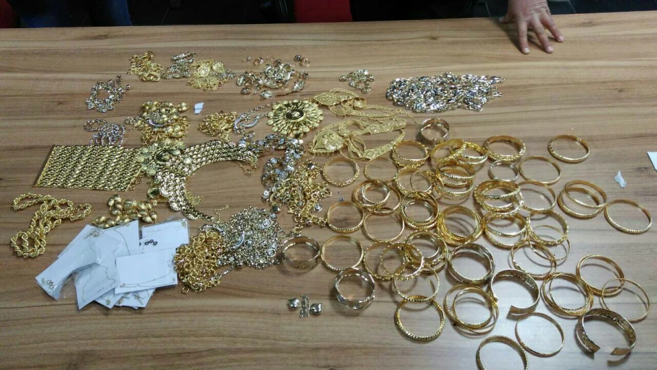 Контрабандни златни бижута