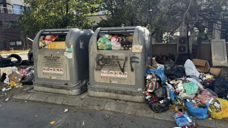 С новата ставка на такса смет ще се подобри чистотата на града, която в момента е в окаяно състояние, смятат от администрацията.