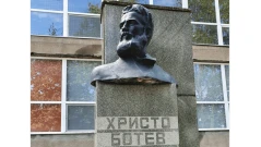 На фона на сирени за въздушна тревога откриха обновения паметник на Христо Ботев в Измаил