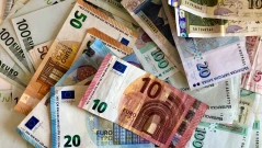 Словения въведе задължителен коледен бонус в размер на 639 евро