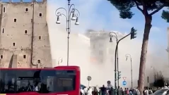 Рухна историческа кула в Рим, има ранени (ВИДЕО)