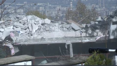 Събориха сараите на Доган