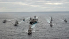 Засякоха американски самолетоносач в Южнокитайско море (СНИМКА)