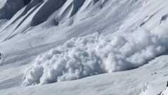 Лавина уби седем души в Непал (ВИДЕО)