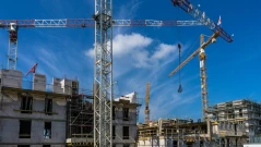 Работник почина след падане от строеж