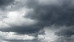 Облаци, дъжд и сняг в планините