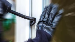 Крадци задигнаха злато и валута за над 86 000 лв. от жилище в Добрич