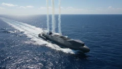 Космически тримаран или плаващ ракетоносец: Странен кораб в в китайска корабостроителница държи света в напрежение