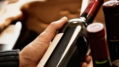 От вино до шпионаж: историята на човека зад Blue Nun и съветските тайни