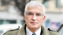 Идва ли държавата с главно „М&M“? Защото държавата с други букви си отива